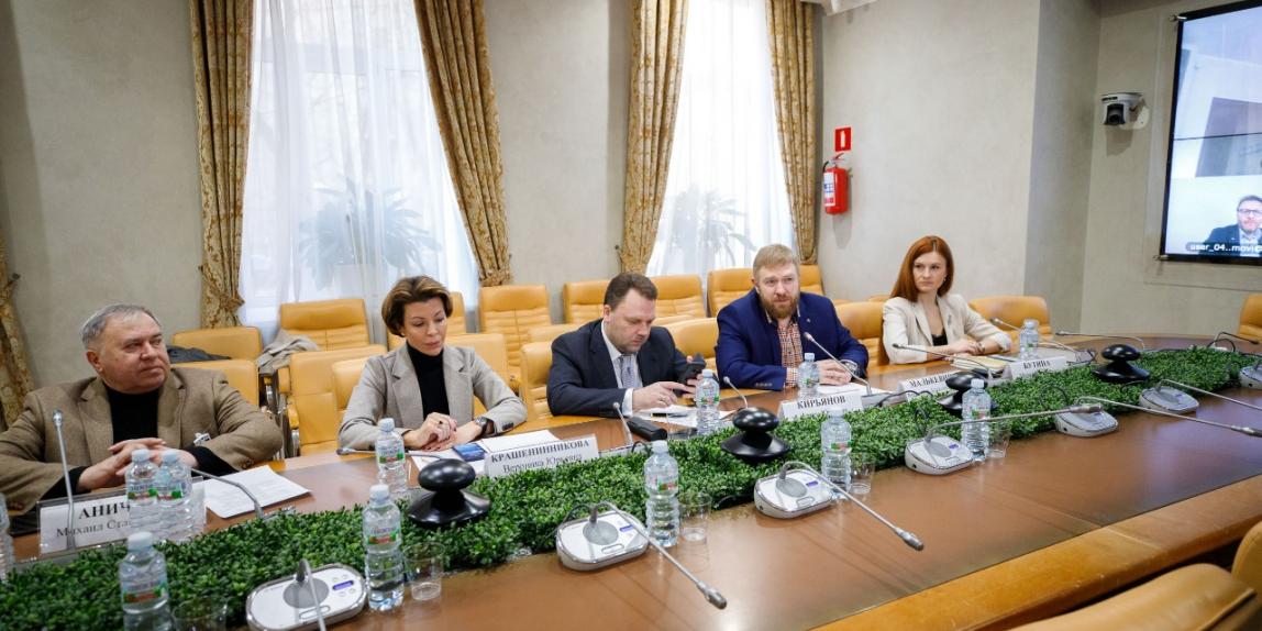 В Общественной палате РФ состоялся круглый стол на тему «Зарубежный опыт регулирования деятельности иностранных агентов: уроки для России».